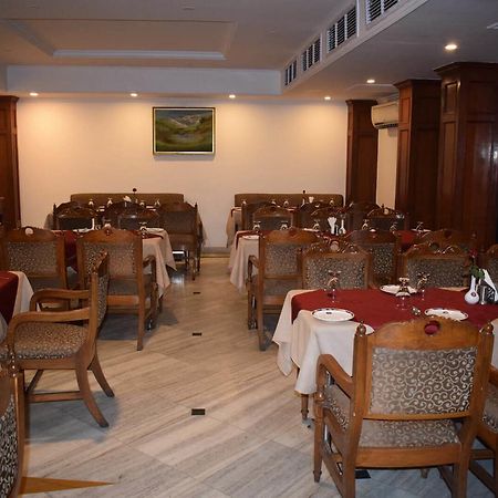 Hotel Vaibhav Benares Buitenkant foto