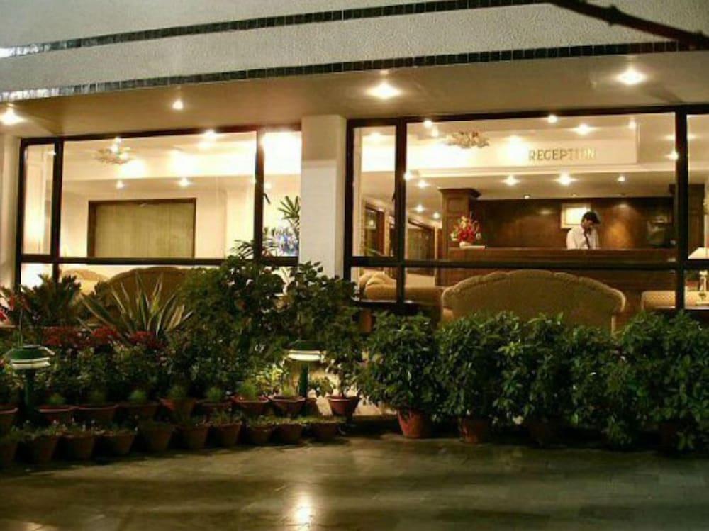 Hotel Vaibhav Benares Buitenkant foto