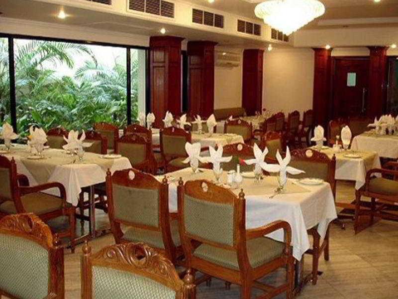 Hotel Vaibhav Benares Buitenkant foto