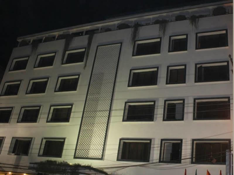 Hotel Vaibhav Benares Buitenkant foto